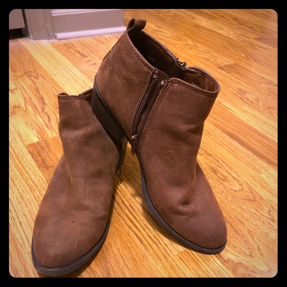 Carlos Santana brown booties